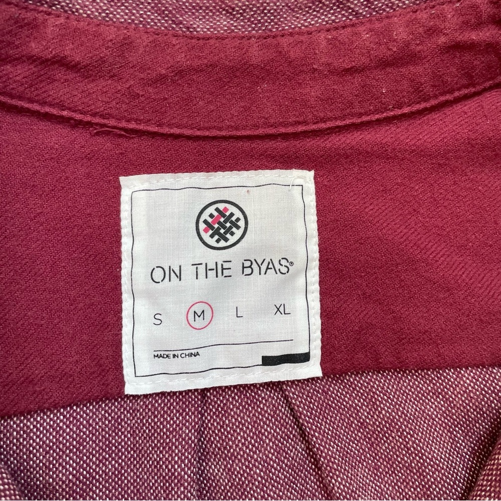 Button down - Picture 3 of 4